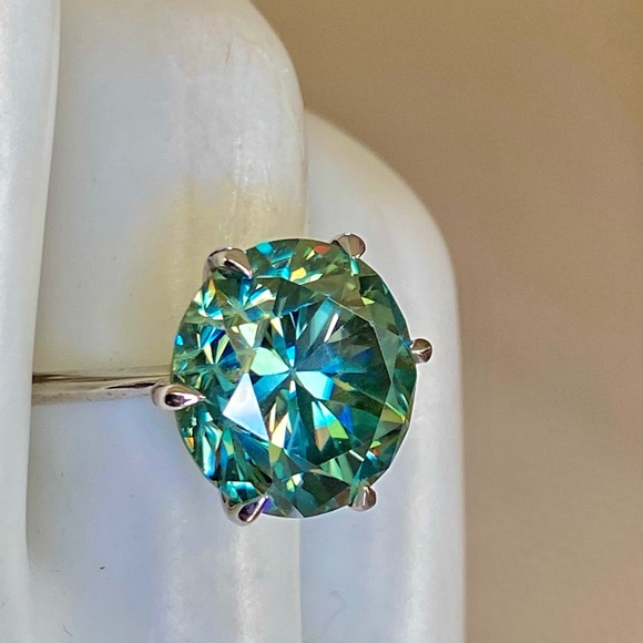 💥 Fabulous 14 CTs 💥 Bluish Diamond Solitaire  ring 💥 - Picture 4 of 16